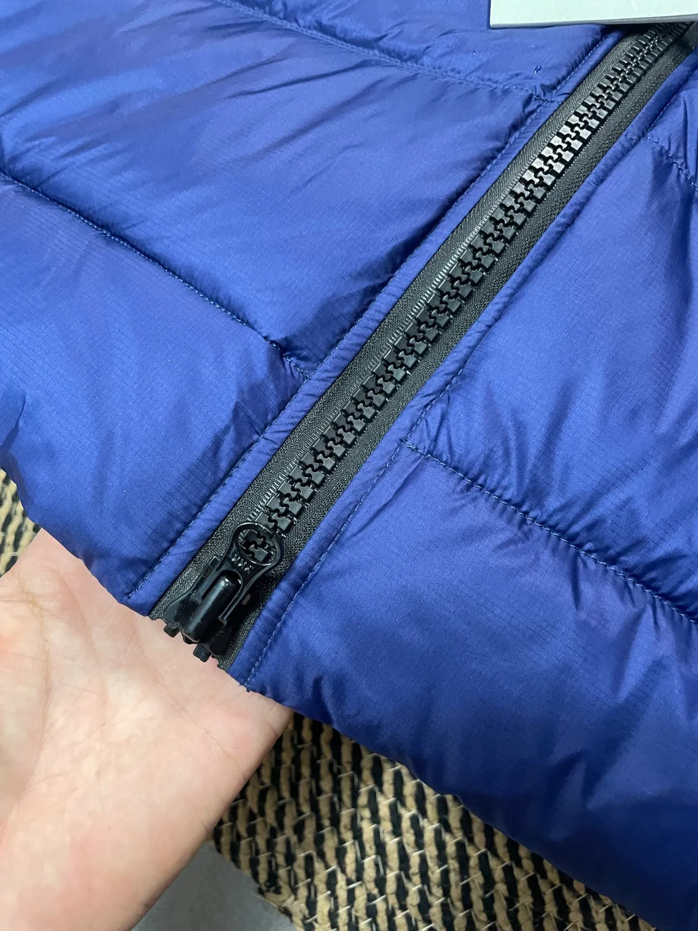 P560 Canadian brand CanadaGoose men's and women's CROFTON lightweight down vest 2229M DWR water-repellent treatment WindWall windproof fabric 700 fleece filling original mold opening details one to one production The upper body effect is stunning Exclusively available on the Xiaohongshu purchasing platform The highest version on the market Size: XS S M L XL XXL